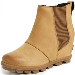 Barely worn Sorel Joan of Artic Chelsea II wedge boot in camel brown